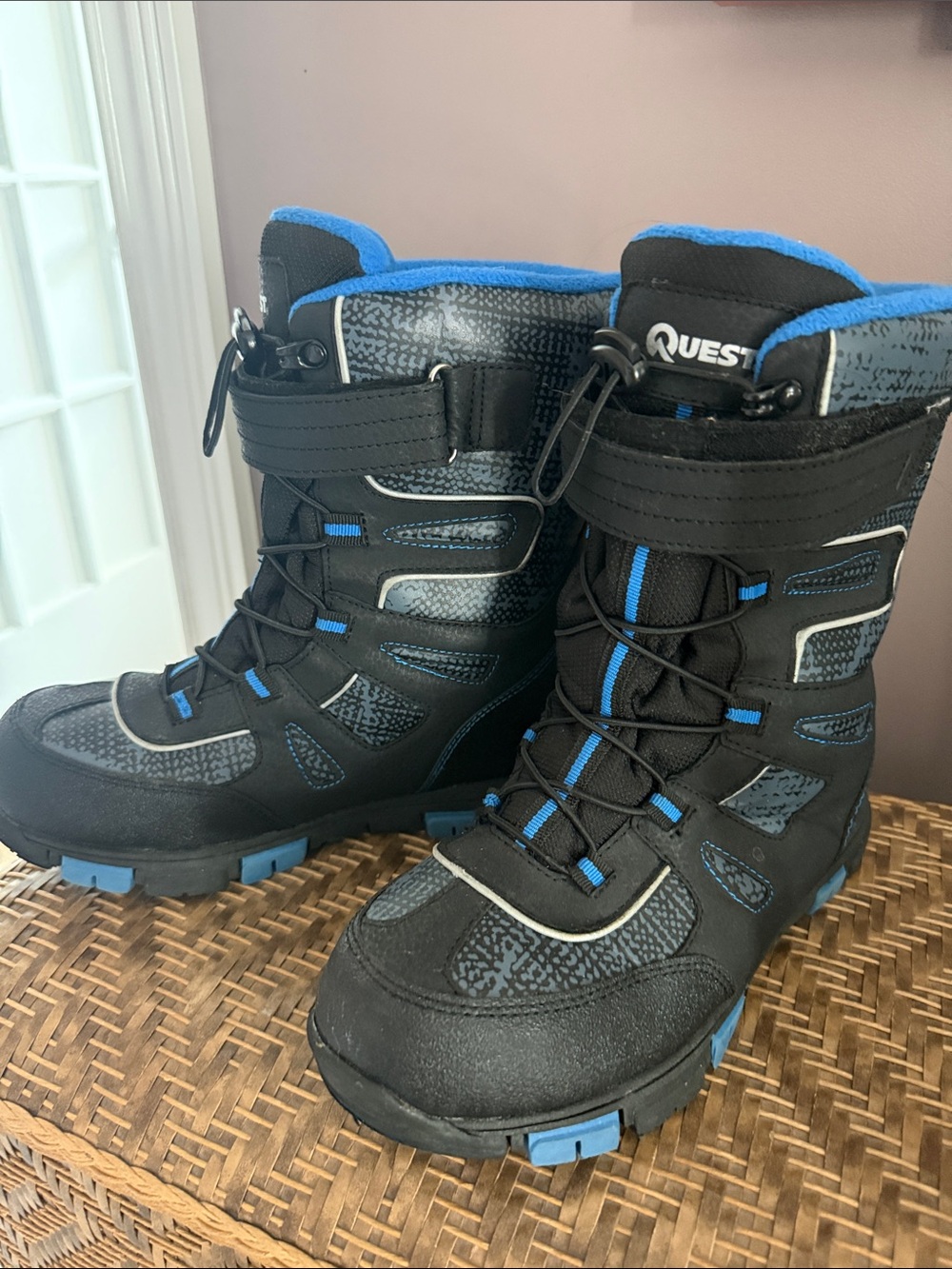 Quest Black and Blue Kids Winter Boots with Hook-and-Loop Strap